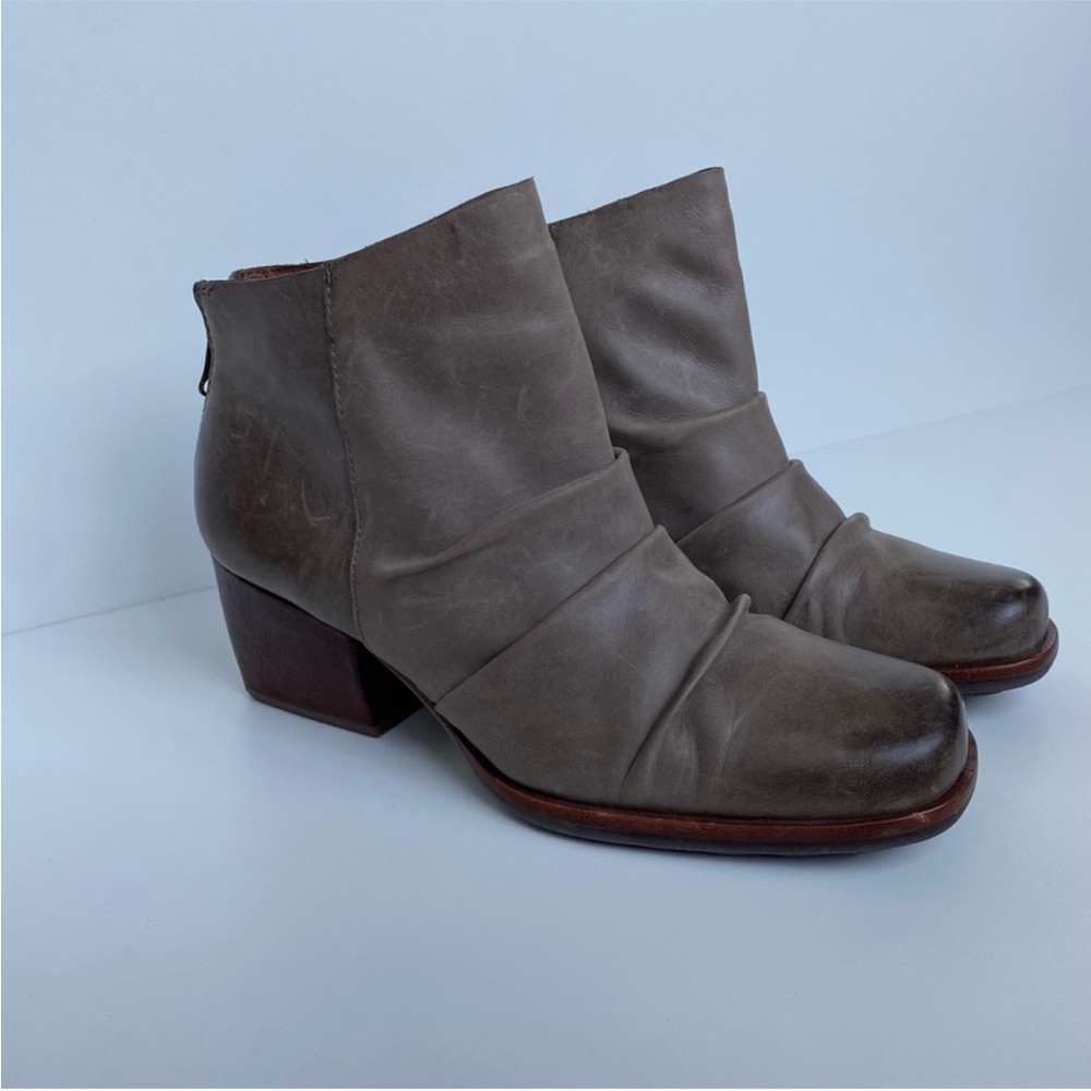 Kork-Ease Distressed Taupe Kissel Boot Women’s size 8.5